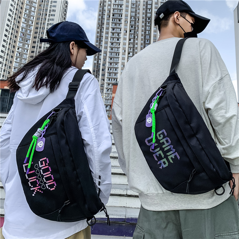 Geantă de piept pentru bărbați, stil stradal, din nailon, impermeabilă și rezistentă la uzură, model cu litere, compatibilă cu laptop de 8 inch, utilizare zilnică