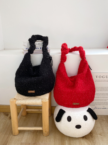 Pliš Crossbody torba, korejski stil, gradski minimalistički dizajn, zatvaranje zipom, podstava od platna