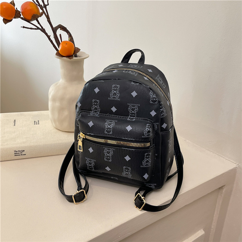 Koreai stílusú hátizsák PU anyagból, tavasz 2025, cipzár, belső zseb a telefon számára