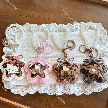 Táska kulcstartó: rajzfilmszerű macska csillaggal és gyönggyel, műbőr, félig kézi készítés, őszi 2025