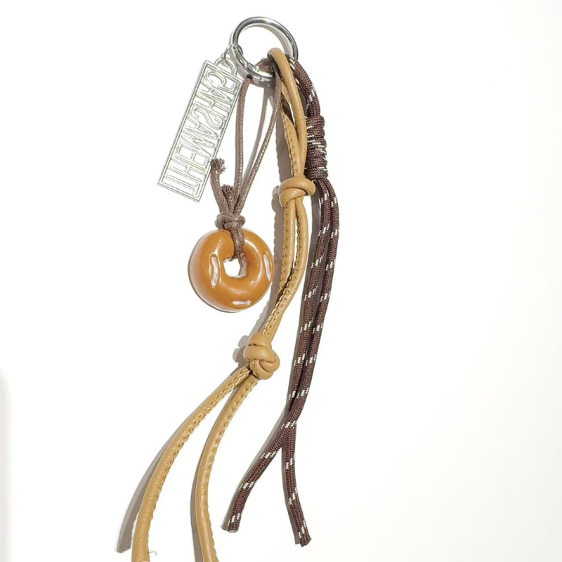 Kulcstartó szőrös golyóval – kreatív dizájn, OL-stílusú divat, egyedileg csomagolva