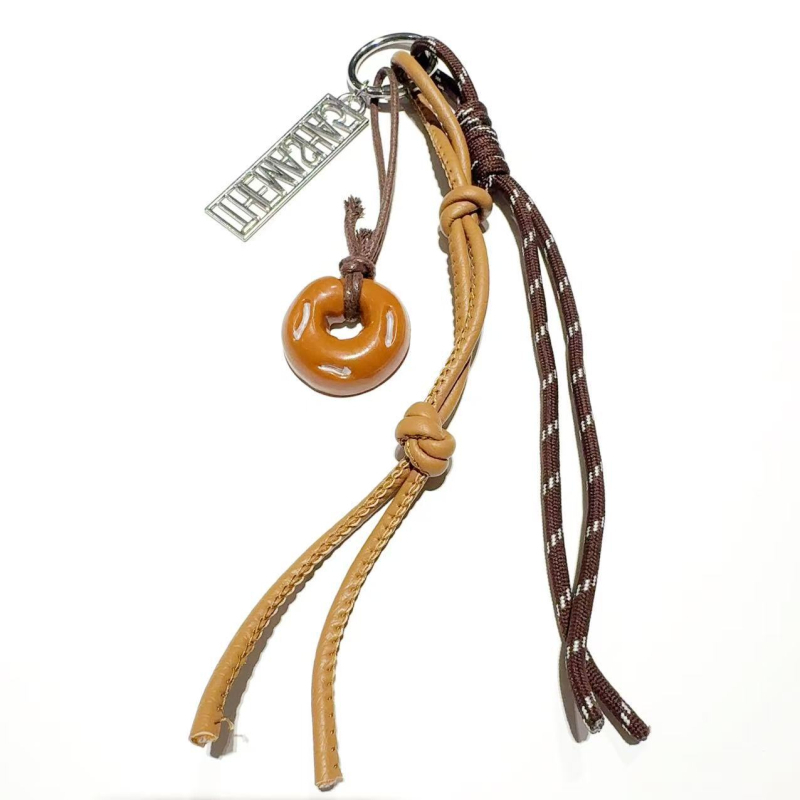 Kulcstartó szőrös golyóval – kreatív dizájn, OL-stílusú divat, egyedileg csomagolva