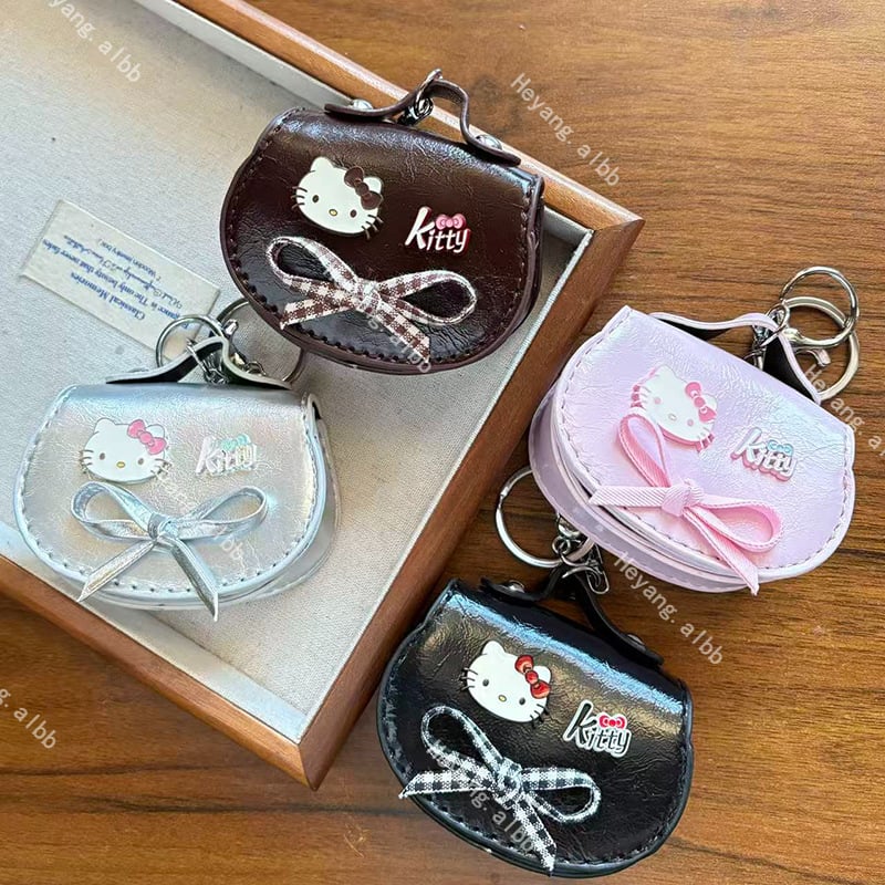 Rajzfilmszerű macska fülhallgató táska függő — műbőr; stílus: rajzfilm, táska dísz; friss és édes; 2025 ősz kiadás