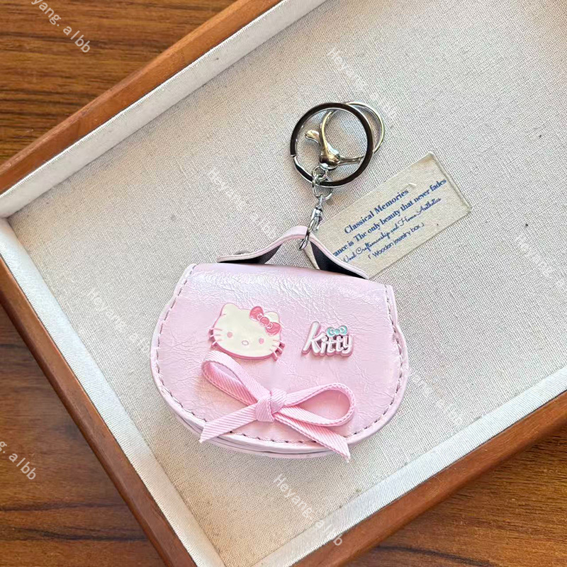 Rajzfilmszerű macska fülhallgató táska függő — műbőr; stílus: rajzfilm, táska dísz; friss és édes; 2025 ősz kiadás