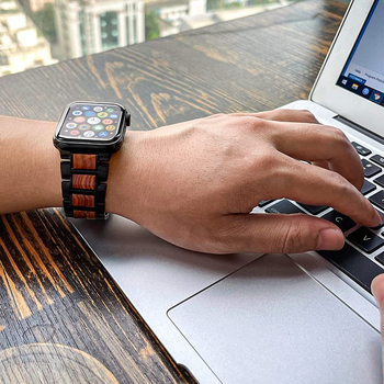 Bratara Apple Watch din oțel inoxidabil, cu dimensiuni ale interfeței personalizabile, închidere pliabilă, aproximativ 50 g, lansată în 2024