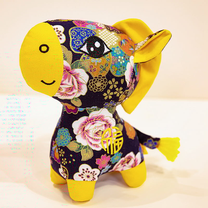 Плюшено конче‑ключодържател в китайски стил плат, персонализируеми мостри, пълнеж PP памук, опаковка в мрежеста торбичка, подходящо за деца 7–14 години.