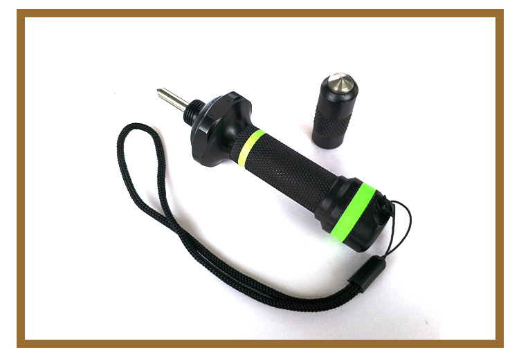 Metalni automobilni nužni razbijač prozora, višenamjensko spašavanje čekić s oštrim nožem, gumena podloga s noćnim vidom, aluminijska legura i volframsko čelik, 70 g