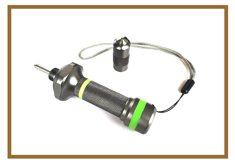 Metalni automobilni nužni razbijač prozora, višenamjensko spašavanje čekić s oštrim nožem, gumena podloga s noćnim vidom, aluminijska legura i volframsko čelik, 70 g