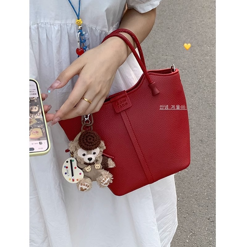 Дамска чанта тип кофа PU материал, магнитно закопчаване, подплата полиестер, с една презрамка