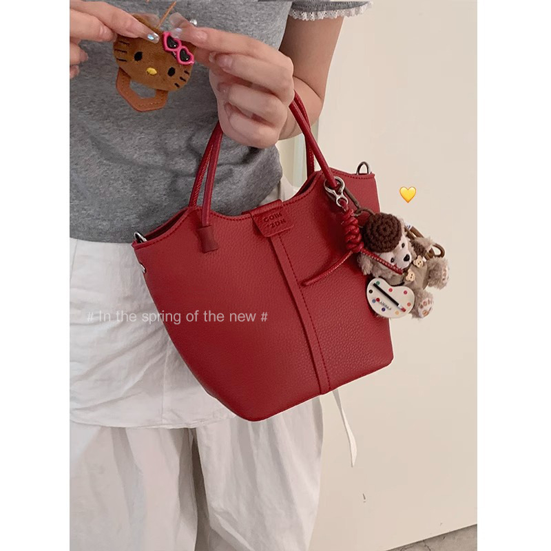 Дамска чанта тип кофа PU материал, магнитно закопчаване, подплата полиестер, с една презрамка