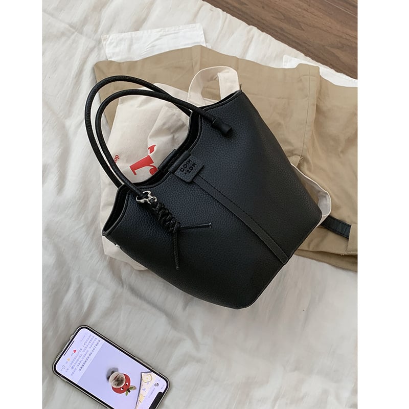 Дамска чанта тип кофа PU материал, магнитно закопчаване, подплата полиестер, с една презрамка