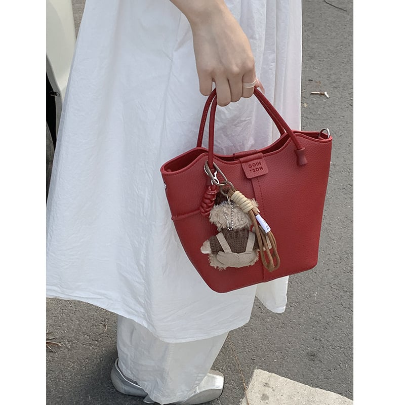 Дамска чанта тип кофа PU материал, магнитно закопчаване, подплата полиестер, с една презрамка