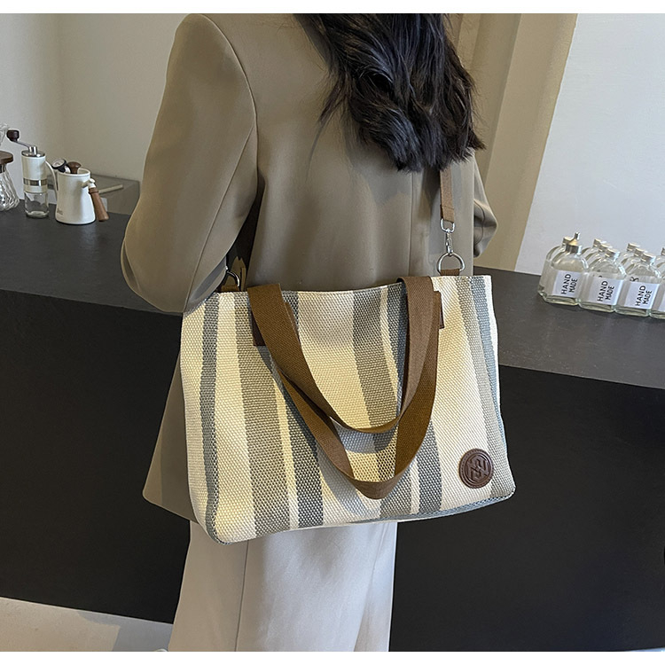 Geantă Tote din canvas pentru femei, formă orizontală pătrată, închidere cu fermoar, căptușeală poliester, buzunare interioare: buzunar cu fermoar ascuns, buzunar pentru telefon, buzunar pentru ID, Primăvara 2025