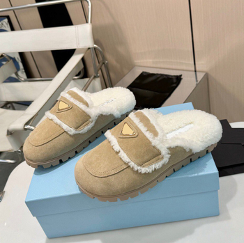 Női gyapjú baotou papucs, felső anyaga tehén velúr; belső anyaga juh gyapjú; talp: gumi; talp vastagság: 0–3 cm; csúszásgátló, kényelmes