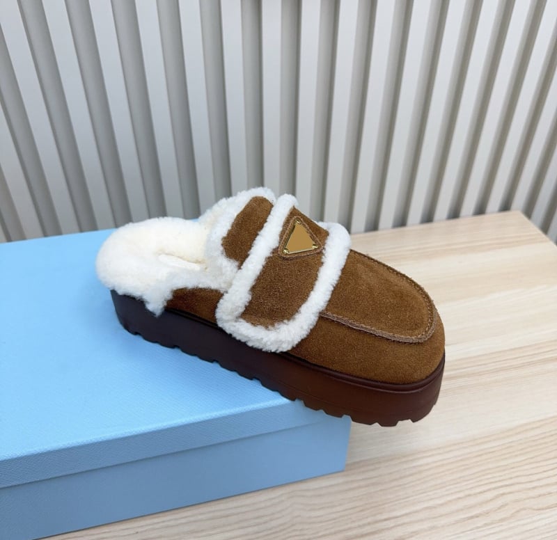 Női gyapjú baotou papucs, felső anyaga tehén velúr; belső anyaga juh gyapjú; talp: gumi; talp vastagság: 0–3 cm; csúszásgátló, kényelmes