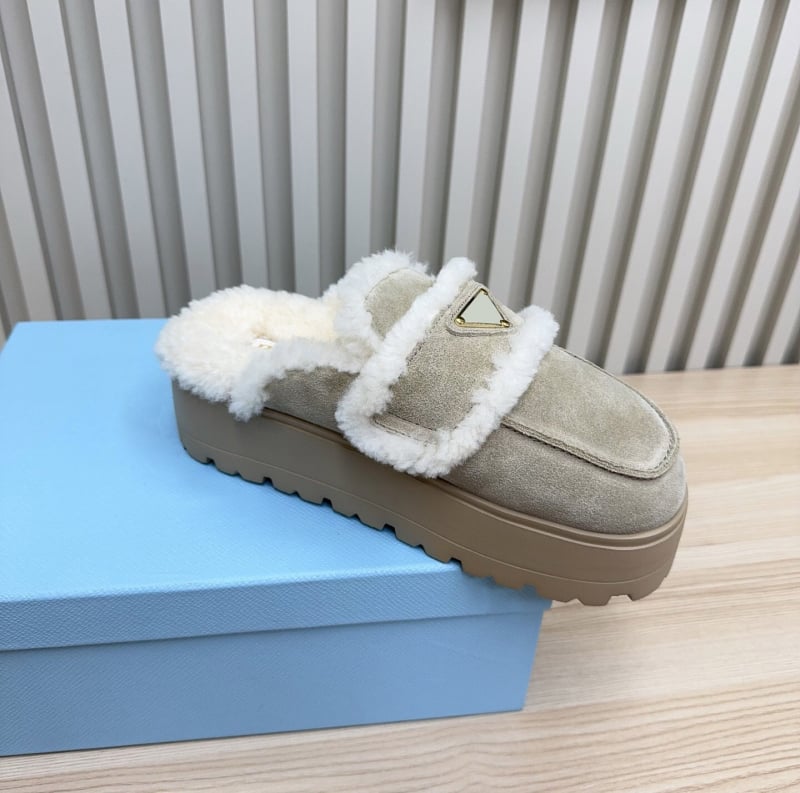 Női gyapjú baotou papucs, felső anyaga tehén velúr; belső anyaga juh gyapjú; talp: gumi; talp vastagság: 0–3 cm; csúszásgátló, kényelmes