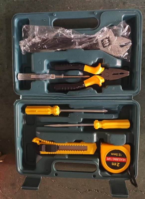 Οικιακός σετ εργαλείων σε θήκη από ανοξείδωτο ατσάλι, εργαλεία αποσυναρμολόγησης