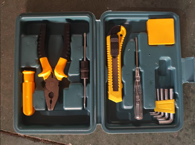 Οικιακός σετ εργαλείων σε θήκη από ανοξείδωτο ατσάλι, εργαλεία αποσυναρμολόγησης