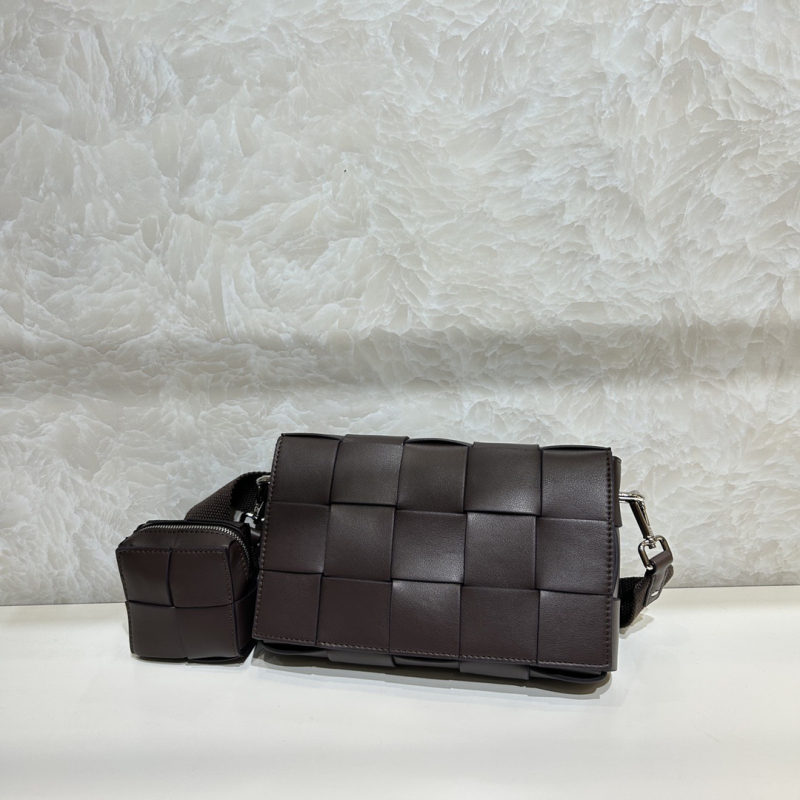 Muška crossbody torbica od prave kože, pleteni uzorak, ulični stil, ultra lagana, uključuje malu torbicu, jesen 2025