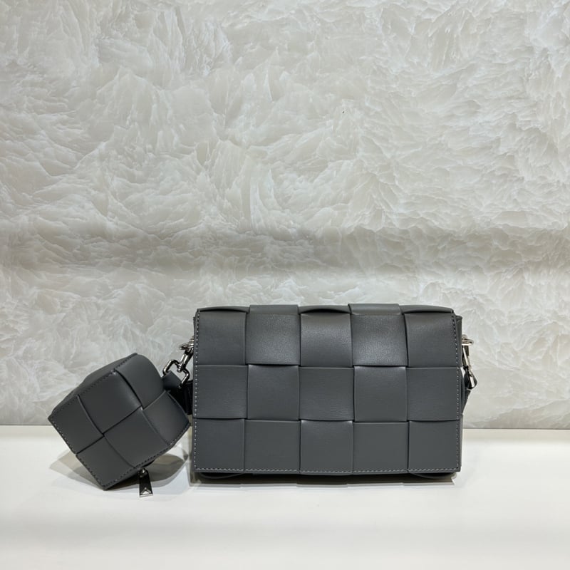 Muška crossbody torbica od prave kože, pleteni uzorak, ulični stil, ultra lagana, uključuje malu torbicu, jesen 2025