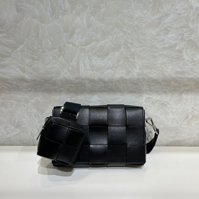 Muška crossbody torbica od prave kože, pleteni uzorak, ulični stil, ultra lagana, uključuje malu torbicu, jesen 2025