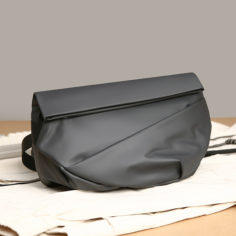 Geantă pentru piept bărbat – stil stradal, PU impermeabil, anti-furt, extensibilă, încăpătoare pentru laptop de 11 inci