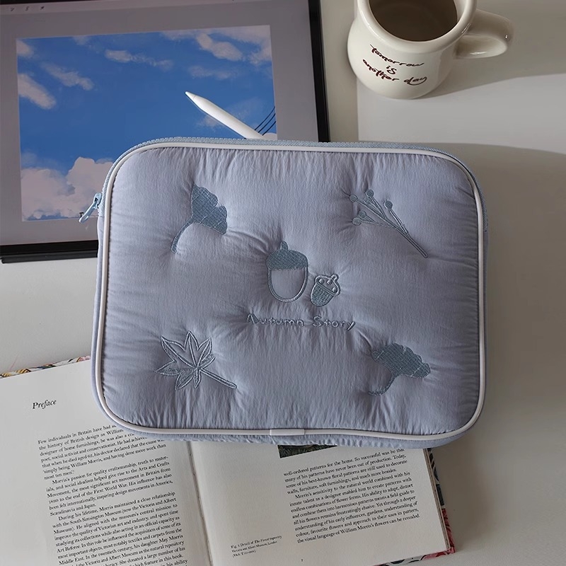 Κεντημένη τσάντα φορητού υπολογιστή για γυναίκες – Υλικό: Πολυεστέρας; Διαπνέουσα και εξαιρετικά ελαφριά; Μοτίβο: Τοπίο; Εσωτερική επένδυση: Πολυεστέρας; Στυλ: Φρέσκια και γλυκιά