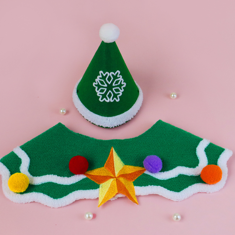 Šál pre domáce zvieratá s čiapkou snehová vločka — karikatúrny vzor, vyšívanie, netkaný materiál, zimné použitie, rôzne možnosti tkania