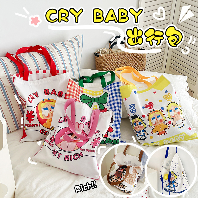 Platnena bucket torba s motivom plačljivog djeteta, velika kapaciteta za svakodnevno nošenje preko ramena, otvor s otvorom usta, dvostruka naramenica, unutarnji džepovi za laptop, telefon i dokumente.