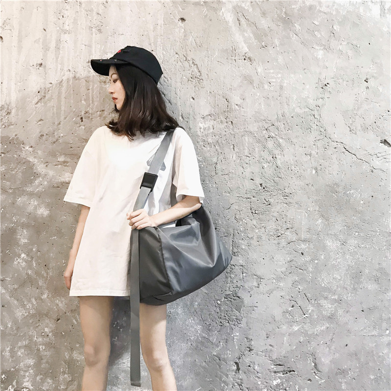 Muška torba od najlona za putovanje preko ramena, s odjeljkom za suho/mokra stvari, odvojeni pretinac za tenisice, prozračna i vodootporna