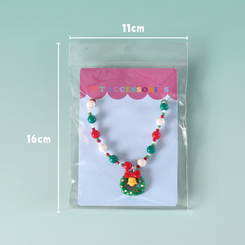 Náhrdelník pre domáce zvieratá s vianočnými perlami, uzlík motýľa a príves s jeleňom — kreslený dizajn, plast/živica, univerzálne použitie, Vianoce, štyri ročné obdobia