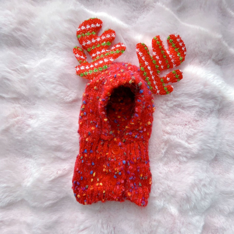 Kutyáknak szóló háziállat-sapka pomponnal, mintázat Color Splice, velúr fonal, szövött twill, jacquard, téli viselet