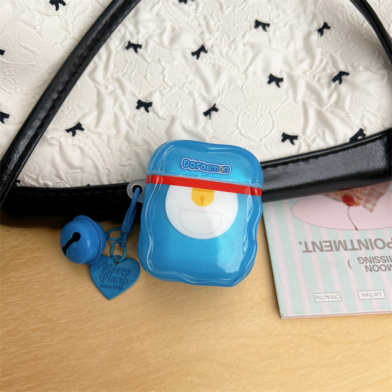 Doraemon kryt na AirPods 4/Pro 3 – silikón, mäkké puzdro, gravírovanie, kompatibilné s Apple