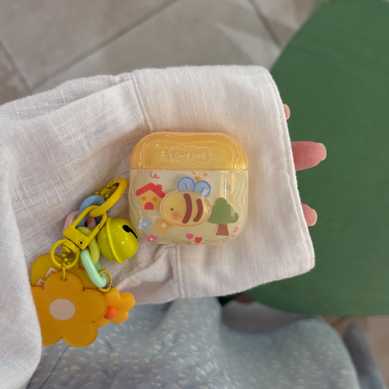 AirPods 1–4 Gen védőtok 3D méhecske dizájnnal, IMD konstrukció, imprint felület, tartalmaz medált