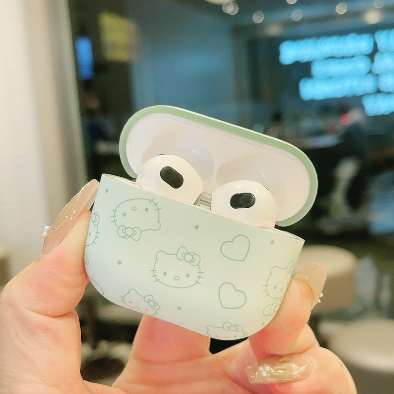 Apple AirPods калъф – силиконов, матиран, със сърцевидна форма