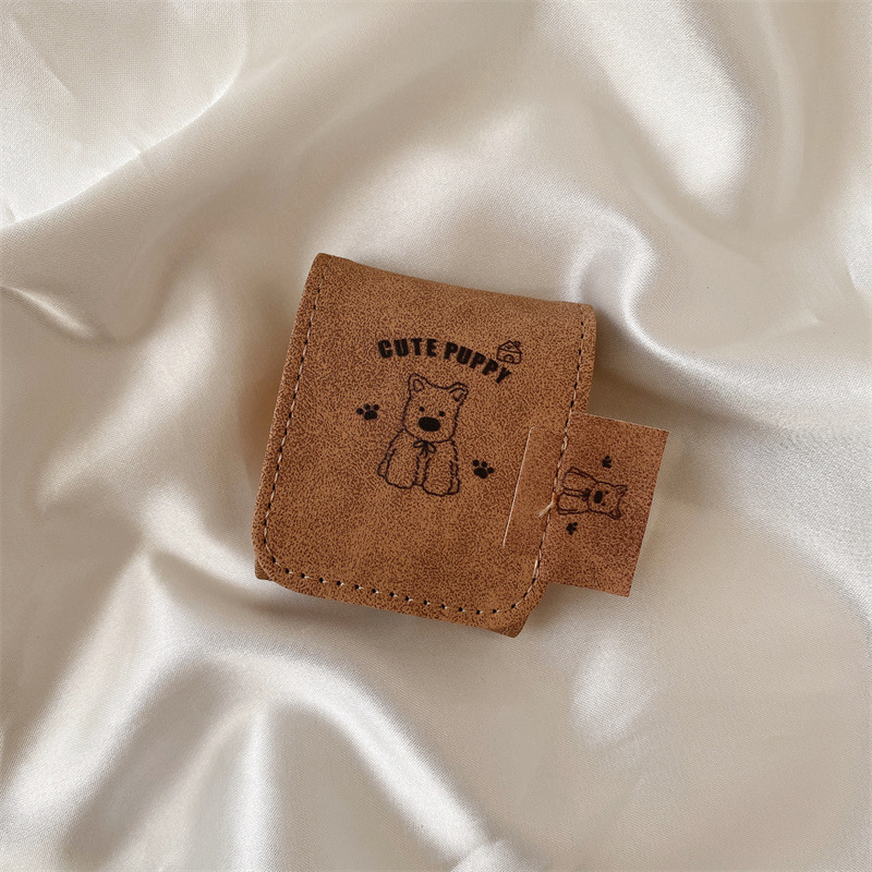 Θήκη AirPods 4/Pro 3 με καπάκι από τεχνητό δέρμα, Καρτούν Γουέστ Χάιλαντ Τερριερ, μαλακή θήκη, χαραγμένο μοτίβο