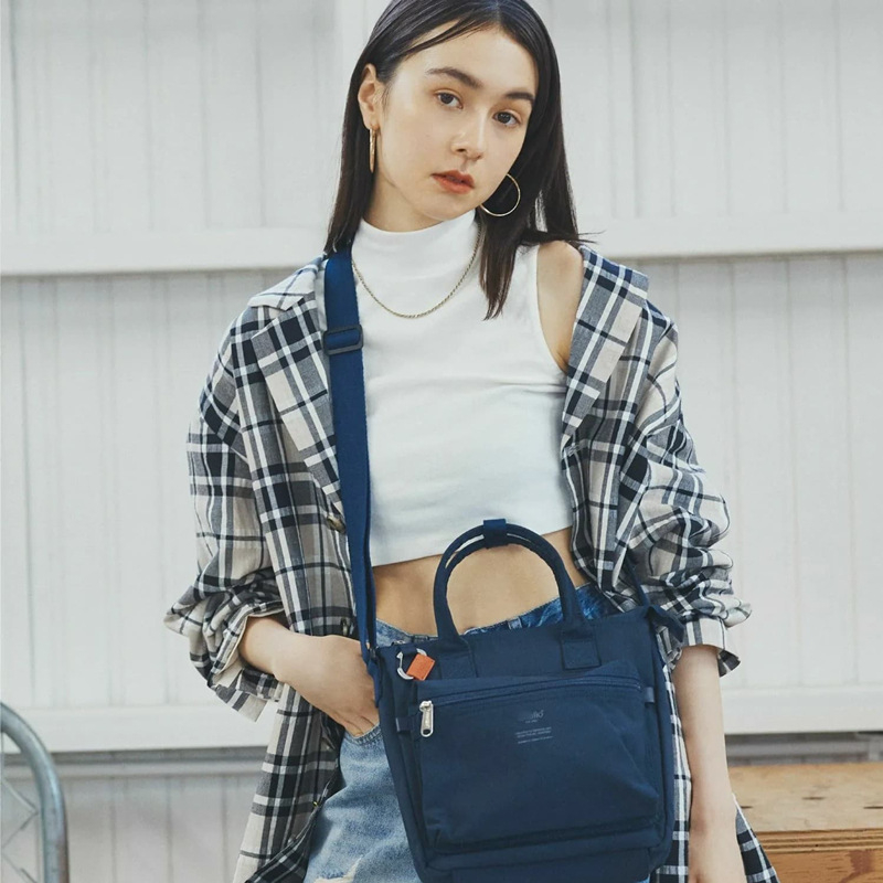 Naylon dvostruko namijenjena tote torba, 2 načina nošenja: crossbody ili preko ramena, vodootporna, kompaktna
