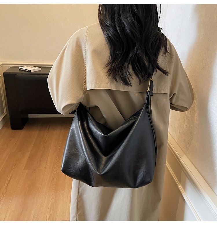 Retro tote taška, PU koža, veľká kapacita, podpažný/krížový štýl, zipsové zatváranie, jeseň 2025 uvedenie