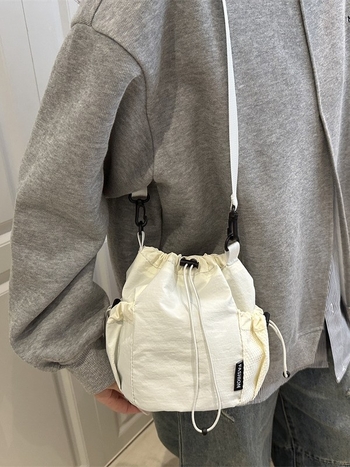 Geantă de umăr din nailon cu șnur, formă bucket, stil urban minimalist, căptușeală din poliester