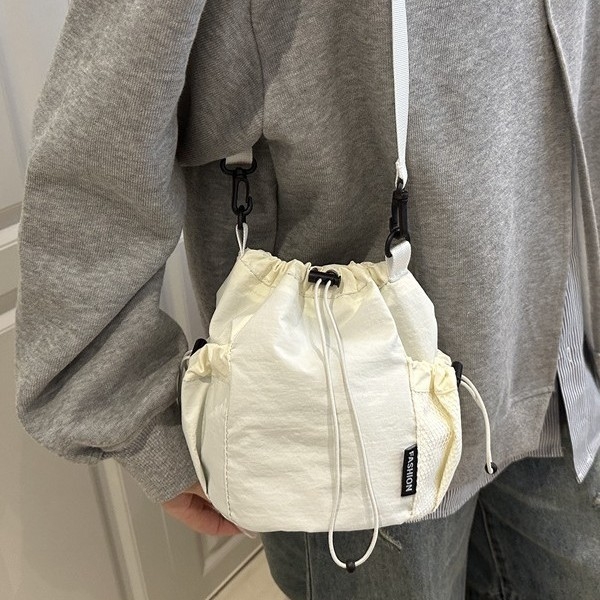 Geantă de umăr din nailon cu șnur, formă bucket, stil urban minimalist, căptușeală din poliester