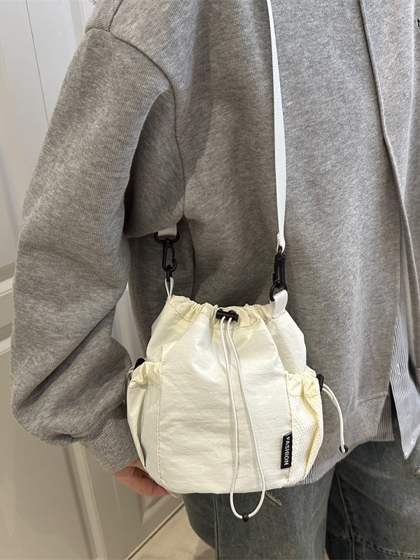 Geantă de umăr din nailon cu șnur, formă bucket, stil urban minimalist, căptușeală din poliester