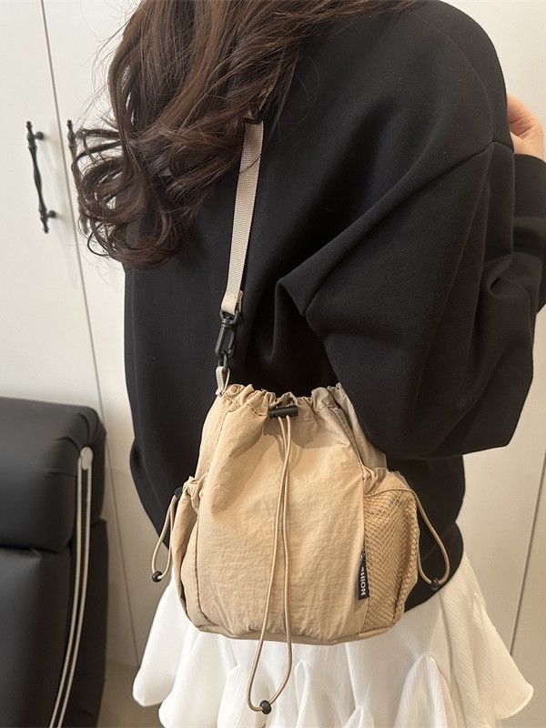 Geantă de umăr din nailon cu șnur, formă bucket, stil urban minimalist, căptușeală din poliester