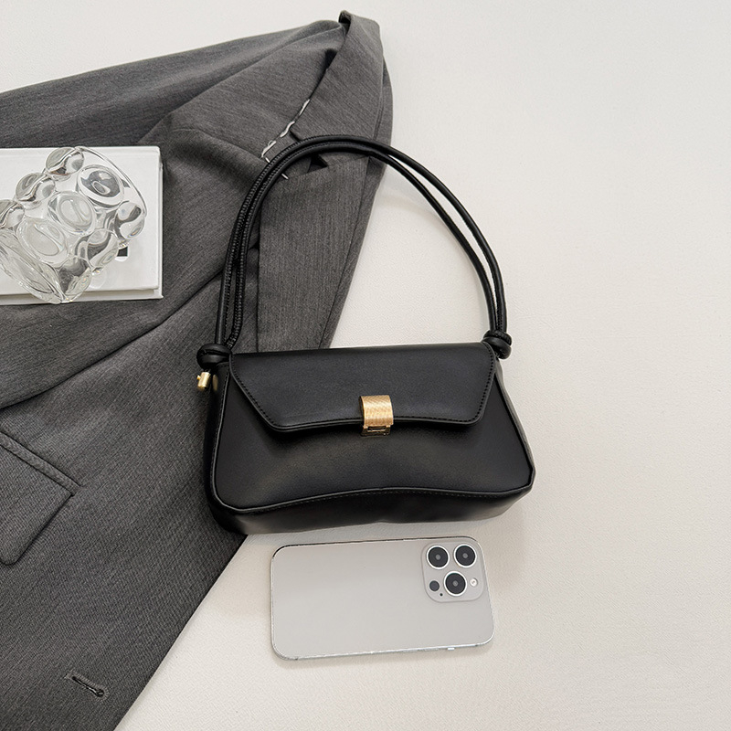 PU torbica preko podlaktice, crossbody, horizontalnog kvadratnog oblika, laminirani unutarnji džep sa magnetskim zatvaračem, poliester podstava