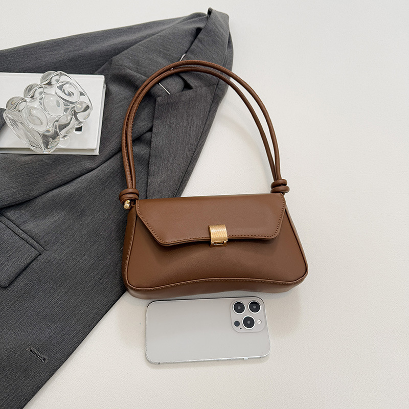 PU torbica preko podlaktice, crossbody, horizontalnog kvadratnog oblika, laminirani unutarnji džep sa magnetskim zatvaračem, poliester podstava