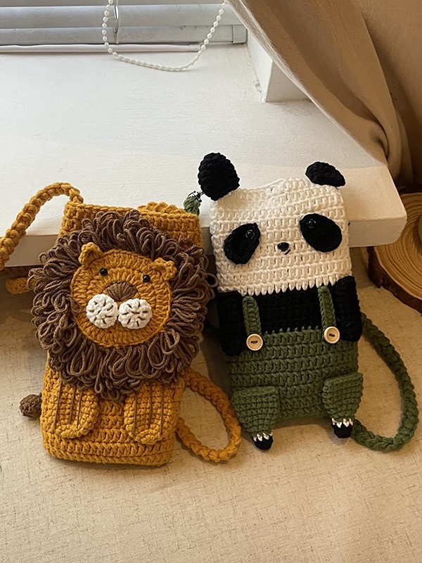Ručna pletena crossbody torba s motivima lava i panda | Materijal: Poliester | Cylindrični oblik | Zaključavanje | Unutarnja džep za dokumente | Jedan naramenica
