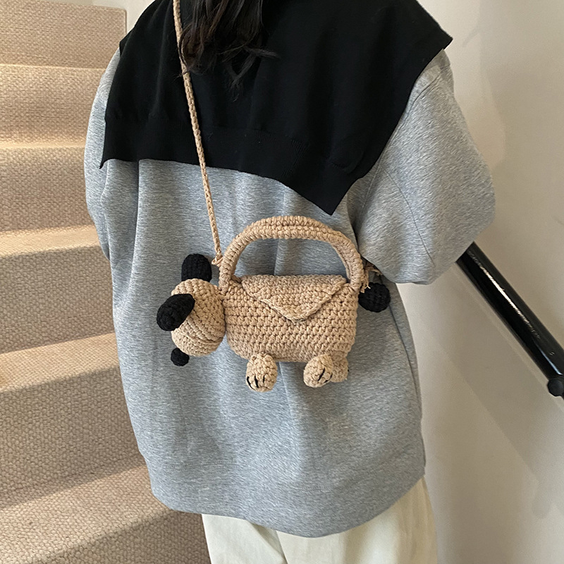 Dječja crossbody torba s motivom medvjeda, ručno kukičana od vune, uspravni kvadratni oblik, zaključavanje, unutarnja džep za telefon, pamučna podstava
