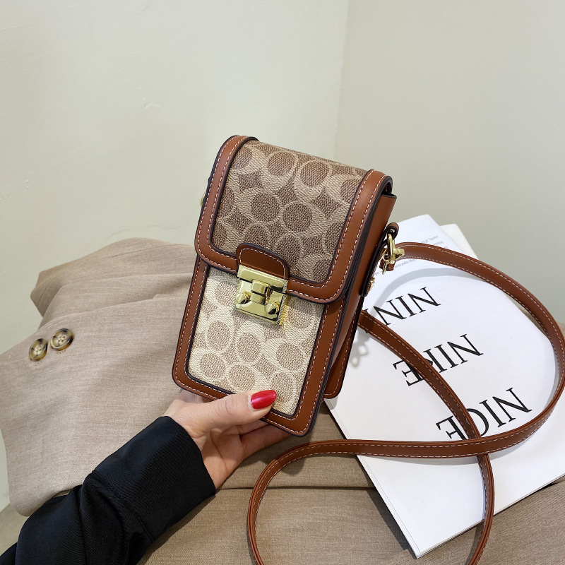 Ženska torbica za mobitel – vertikalni kvadratni crossbody, PU materijal, zatvaranje na latch, ulični stil