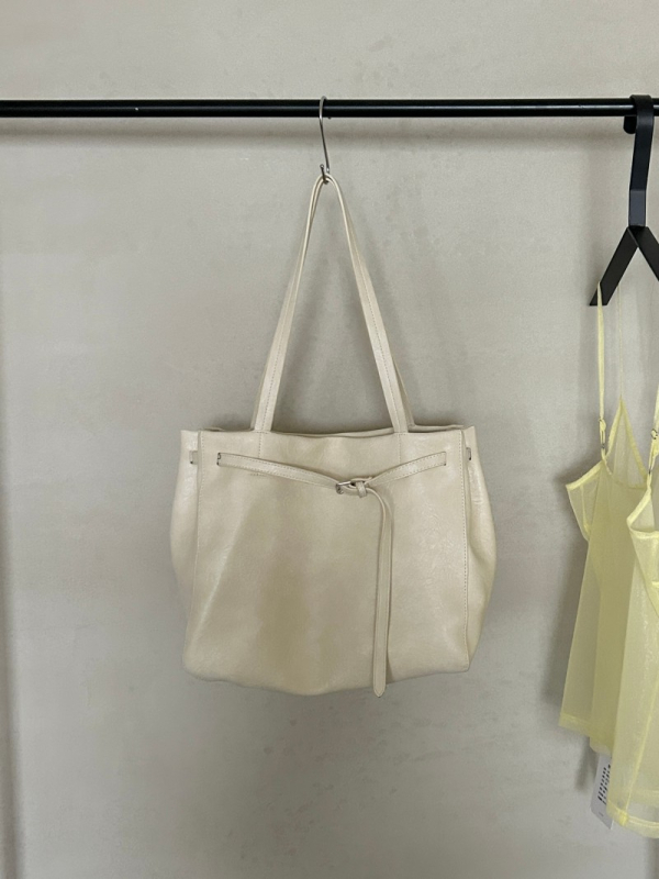 Ljetna nova nišna visokokvalitetna retro tote torba s velikim kapacitetom, mekana PVC koža, svestrana za svakodnevnu upotrebu