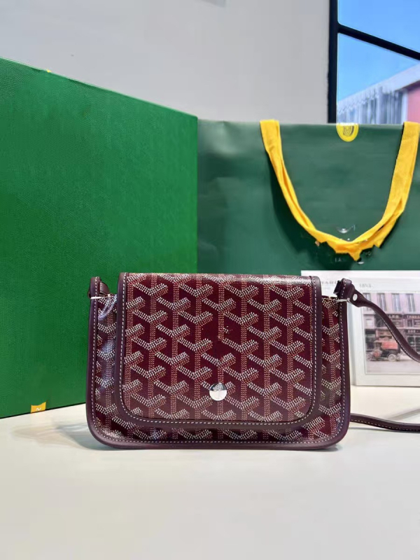 Чанта конверт PVC, хоризонтална квадратна форма, покрито откриване, подплата канвас, вътрешни джобове (скрит цип, джоб за телефон, джоб за документ)