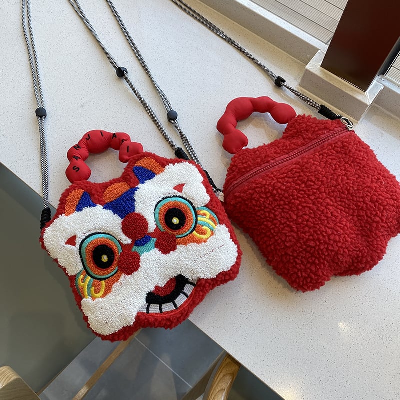 Crossbody torbica s plišanim lavom - vanjski materijal od poliestera, podstava od poliestera, zatvaranje zipom, za svakodnevnu upotrebu